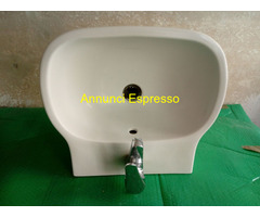 Lavandino Ceramica completo di rubinetto e scarico